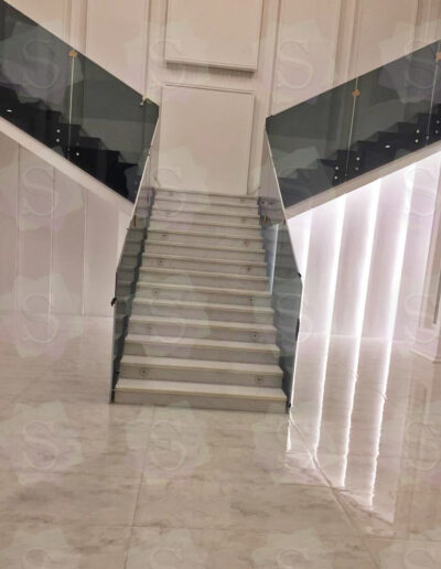 Staircase railing glass