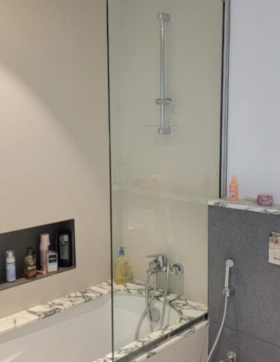 Bathtub shower glass panel