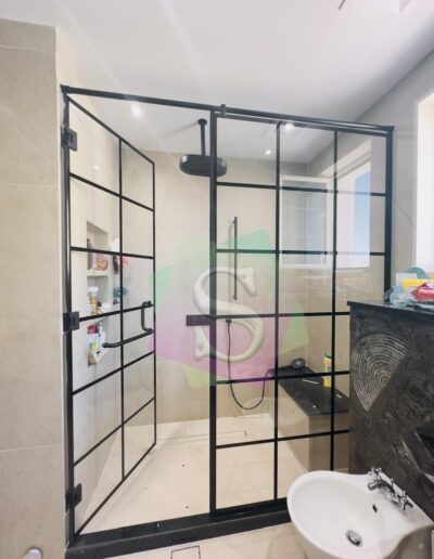 Shower Glass With Black Design
